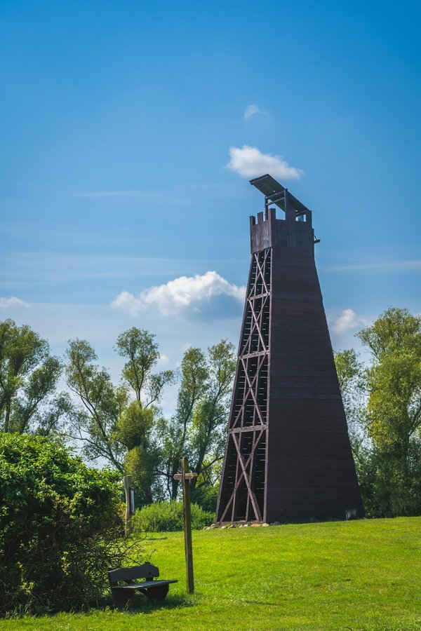 What Are the Essential Considerations for Selecting Comfortable Yet Stylish Seating for a Home Office?